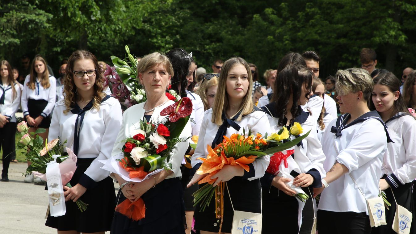 Szívmelengető fotók: méltó ballagással zárták keris éveiket a végzős diákok