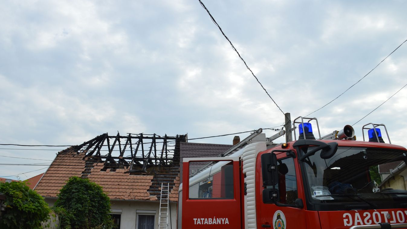 Összeégve zuhant ki a 20 éves fiatal a tatai házból