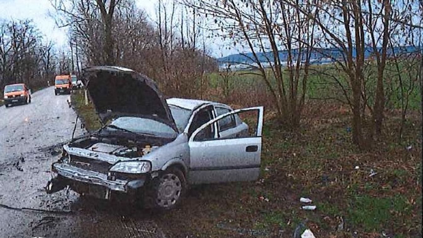 Rommá törte a kocsit Tata és Kocs között, soha többé nem vezethet