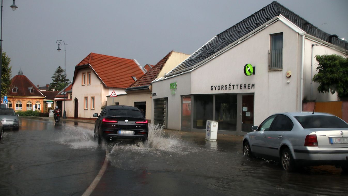 Vasárnap sem ússzuk meg: ismét felhőszakadásokra figyelmeztet a meteorológia