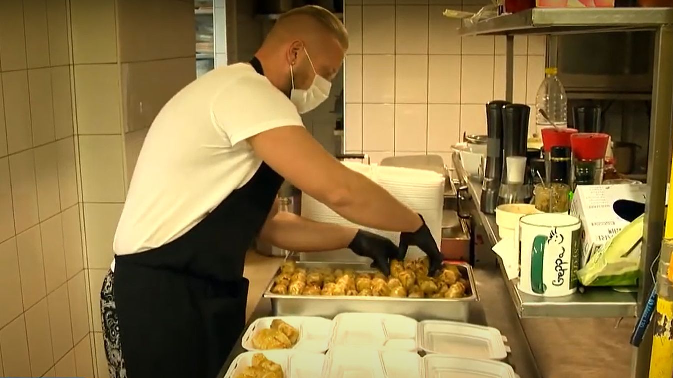 Helyi vendéglősök fogtak össze a nélkülözőkért Székelyudvarhelyen (videó)