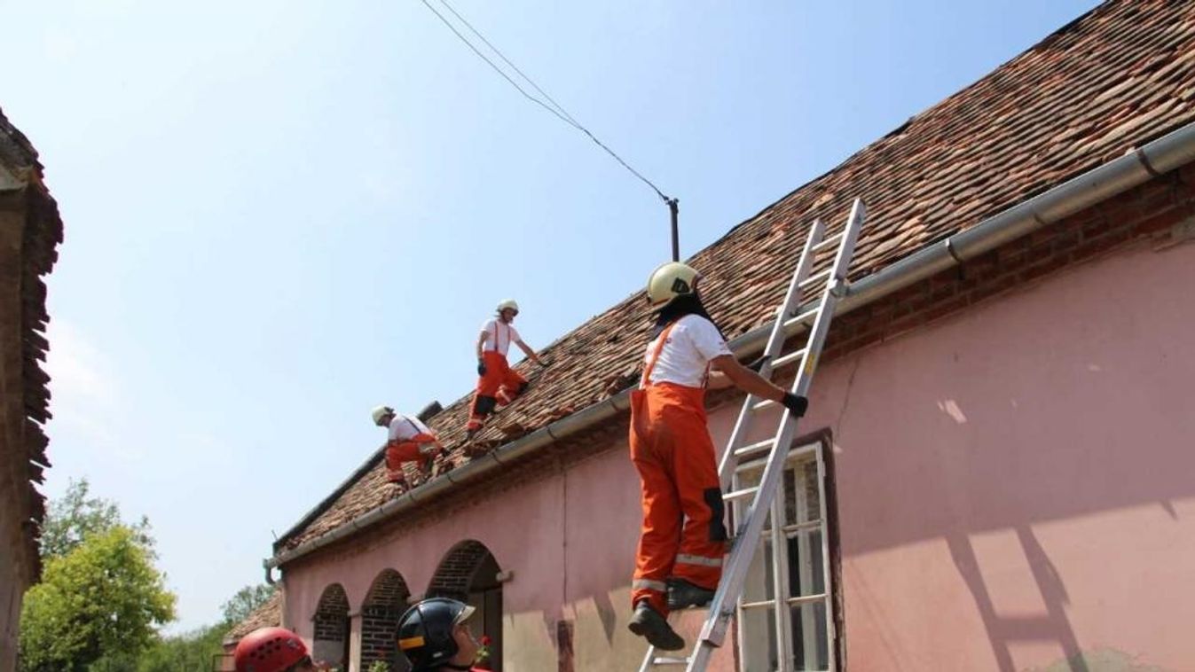 A letarolt Sellyén segítettek a tatabányai és esztergomi tűzoltók