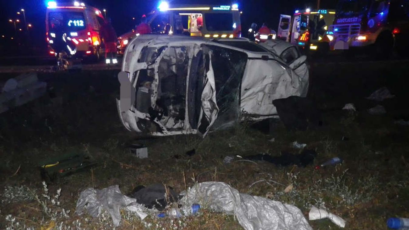 Elaludt a 19 éves sofőr, két fiatal lányt vitt a halálba Nyergesen (fotók)