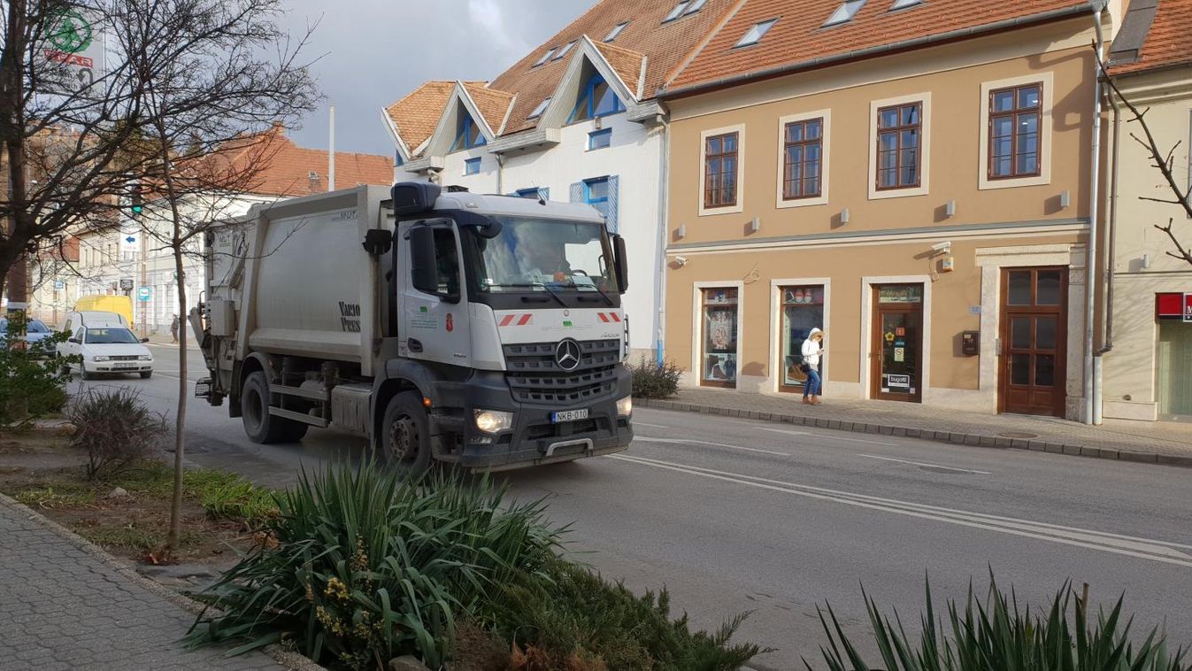 Szent a béke Esztergomban: az Eszköz Kft szállítja a szemetet