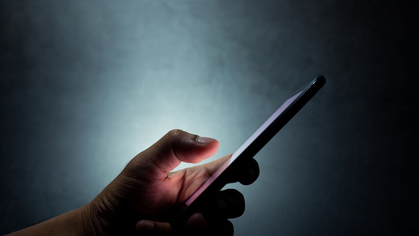 Zsebből lopott telefont egy nő Tatabányán