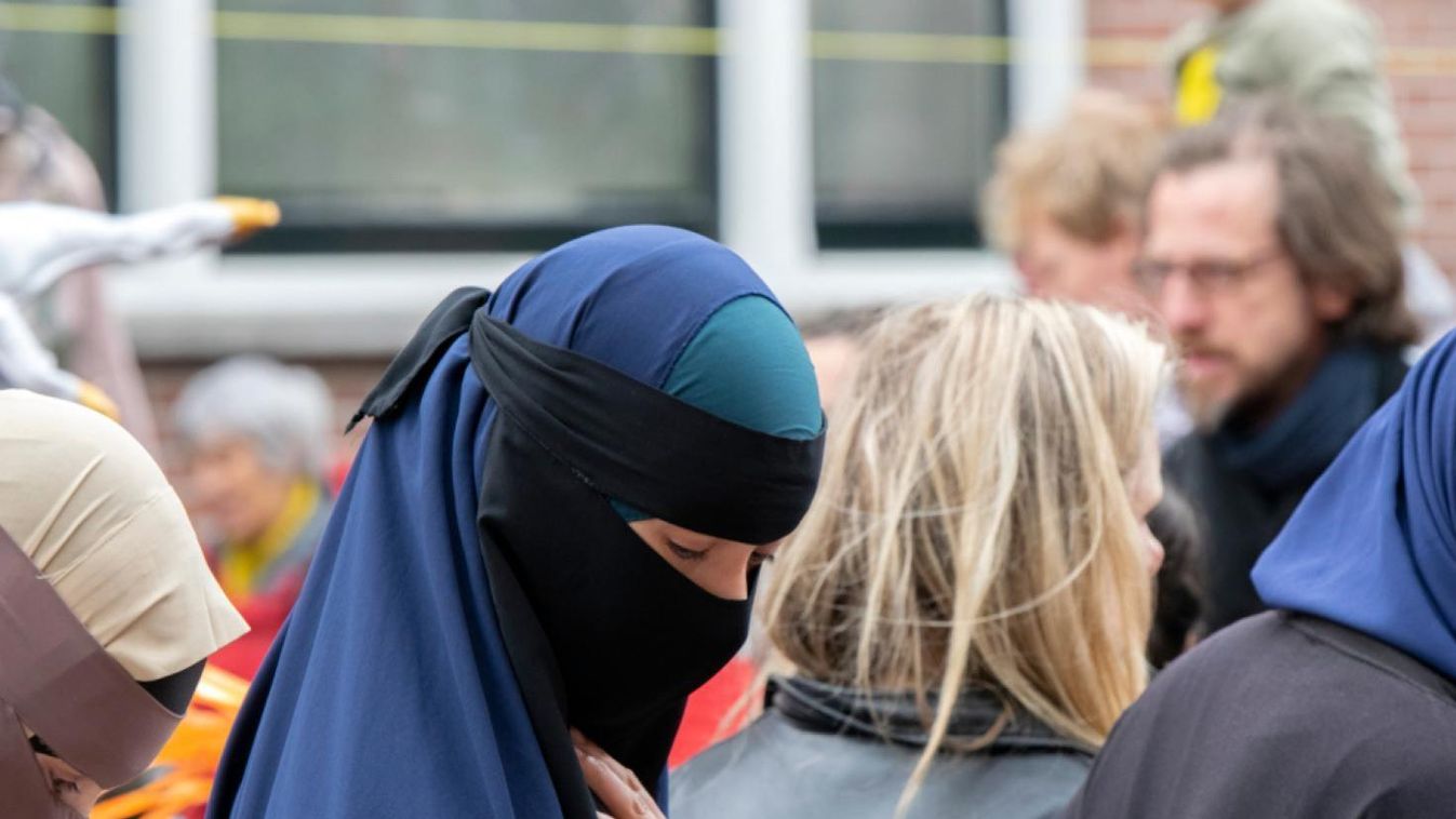 Hollandiában sok helyen már nem lehet eltakarni az arcokat