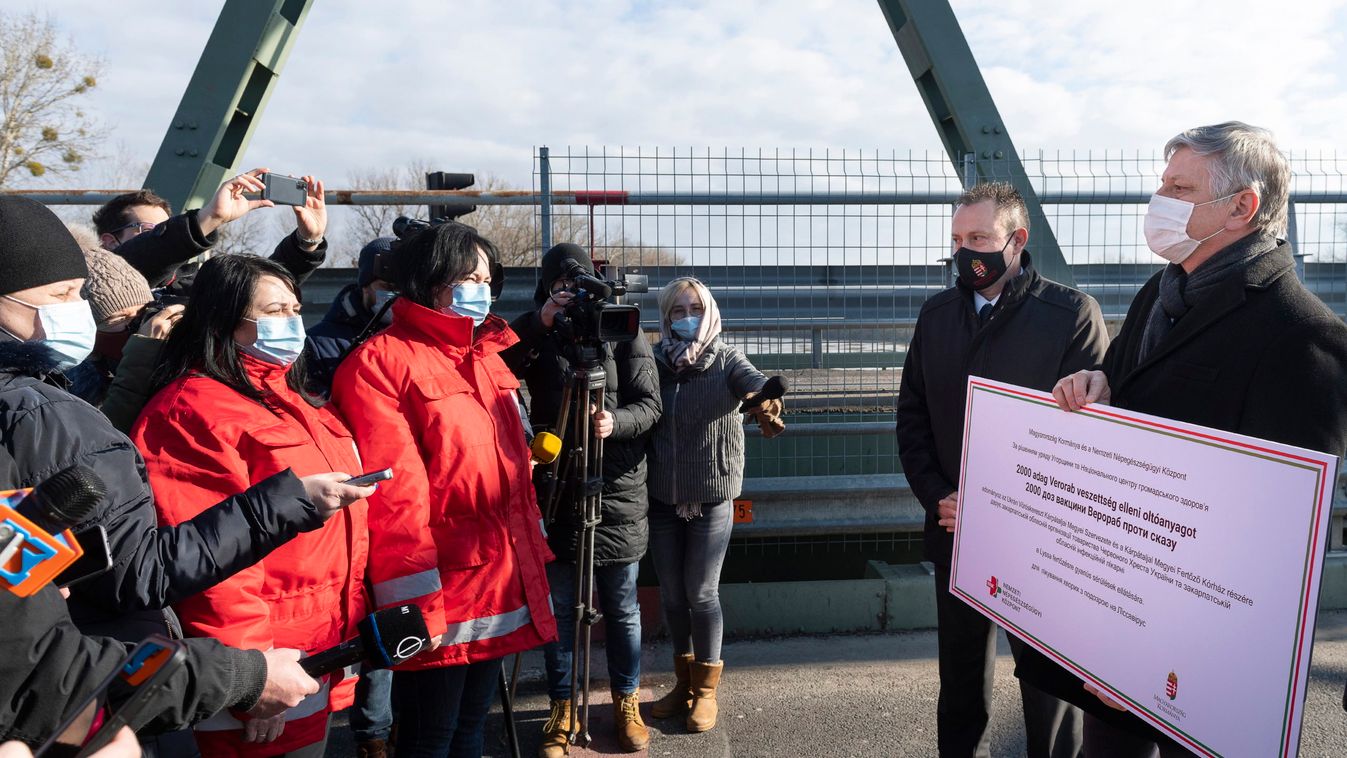 Veszettség elleni védőoltásokat juttatott Magyarország az ukrán Vöröskeresztnek