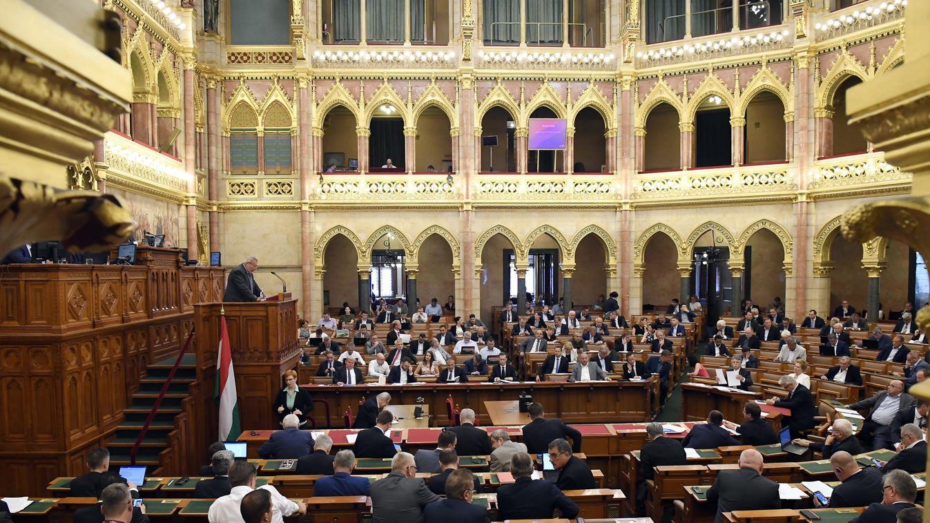 Rendkívüli ülésen dönt a parlament a járvány miatti uniós hitelfelvételről