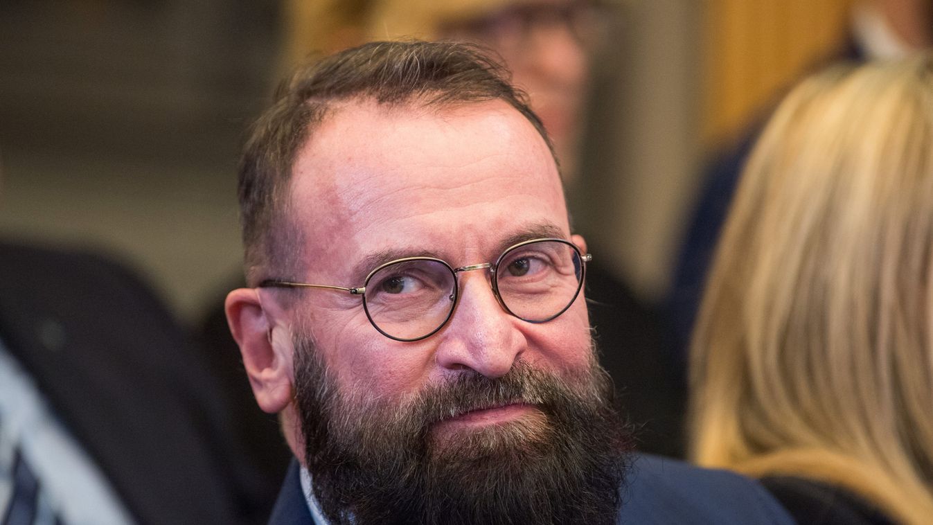 Szájer József visszaadja EP-képviselői mandátumát