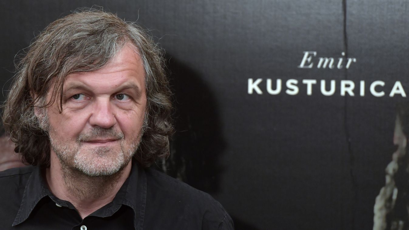 Emir Kusturicáék a Hősök terén zenélnek