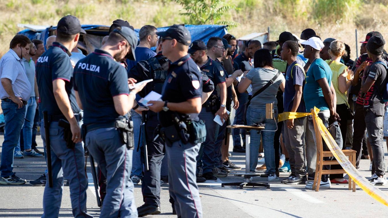 AIDS-cel akarta megfertőzni a rendőröket a migráns