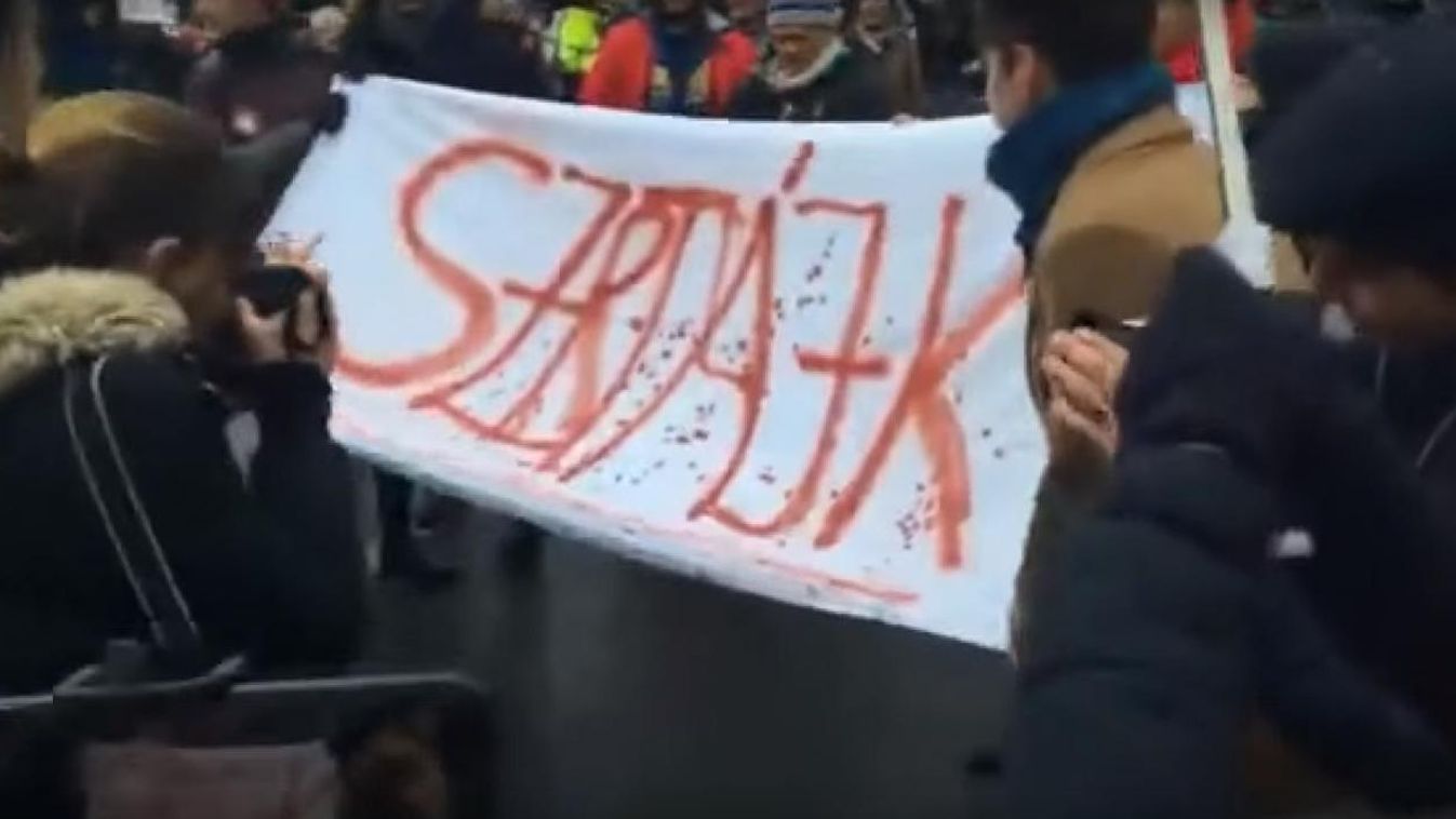 Századvég: a többség nem támogatja a sztrájkot és az ellenzéki színjátékot