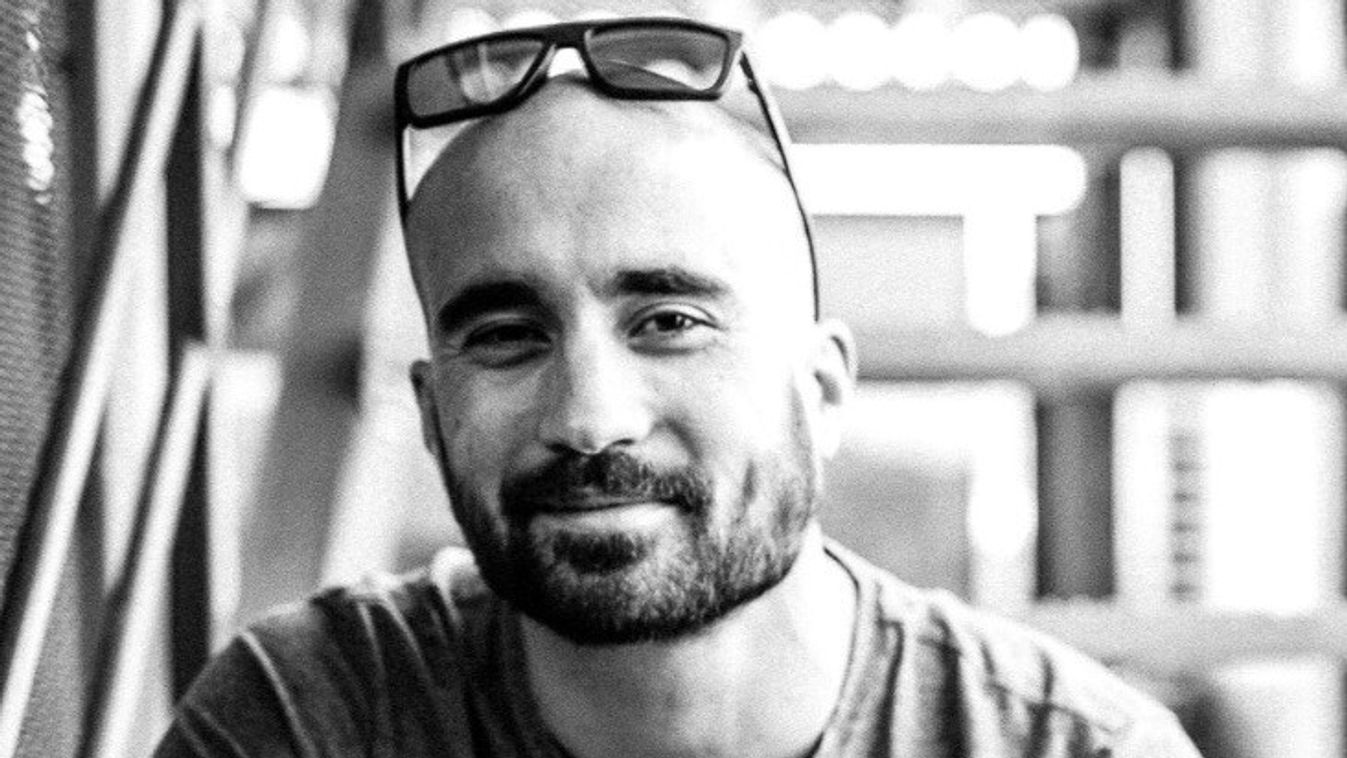 A monoszkópos Varga Tomi retró bútorait Los Angelesben is felfedezték (fotók)