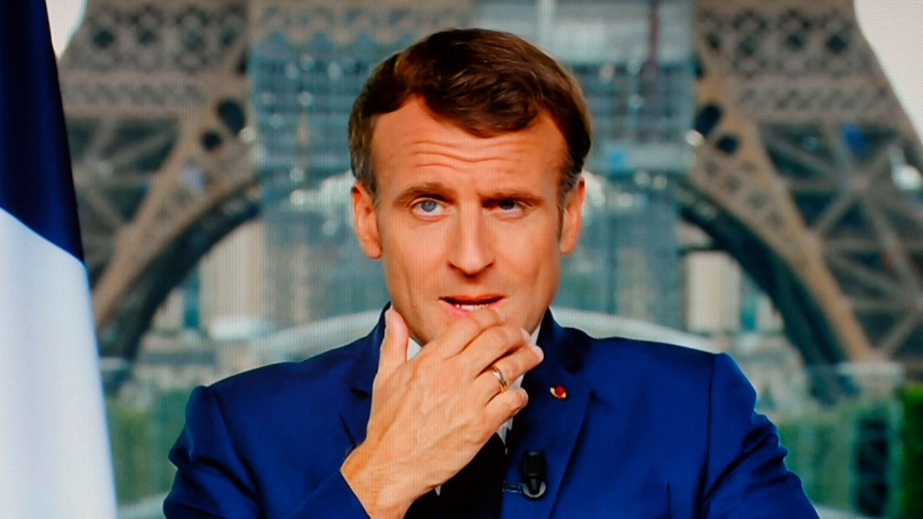 Íme Macron demokráciája: aki nem oltatja be magát, azt kirúgják