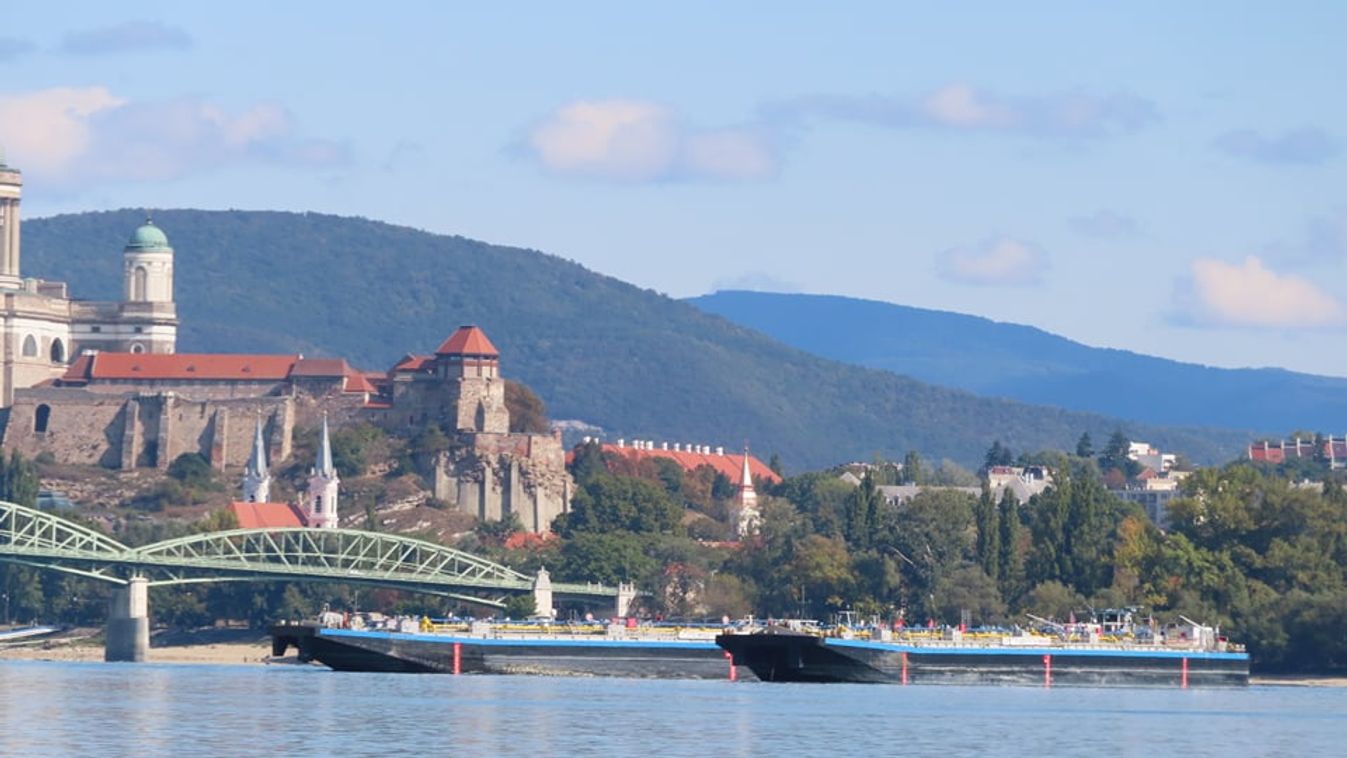 Alacsony vízállás miatt vesztegelt a Duna esztergomi szakaszán egy szlovák tanker
