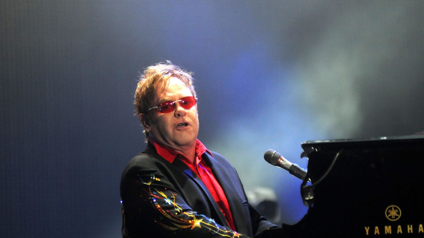 Elton John nyolclemezes dobozt jelentet meg tele ritkaságokkal