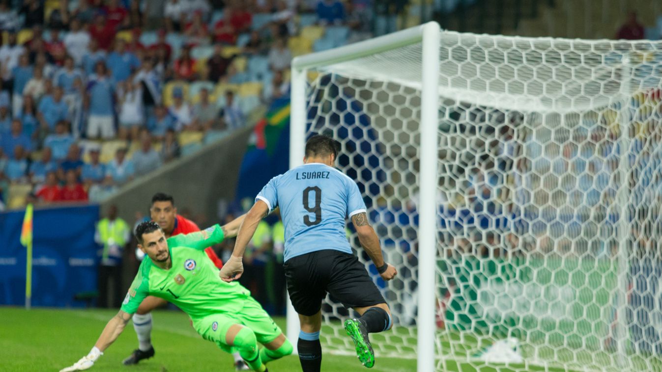 Suárez megzavarodott: kezet reklamált a kapus védésénél (videó)