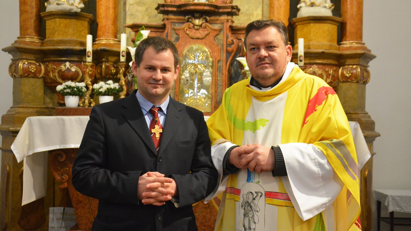Szerzetesnek állt a fizikatanár