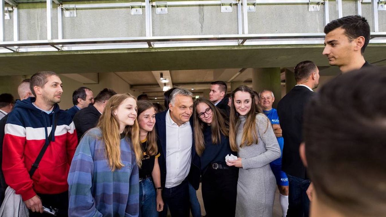 Civilben ment el a Puskás Ferenc Stadion próbameccsére Orbán Viktor
