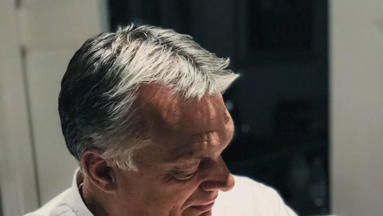 Megmutatta legkisebb unokáját Orbán Viktor