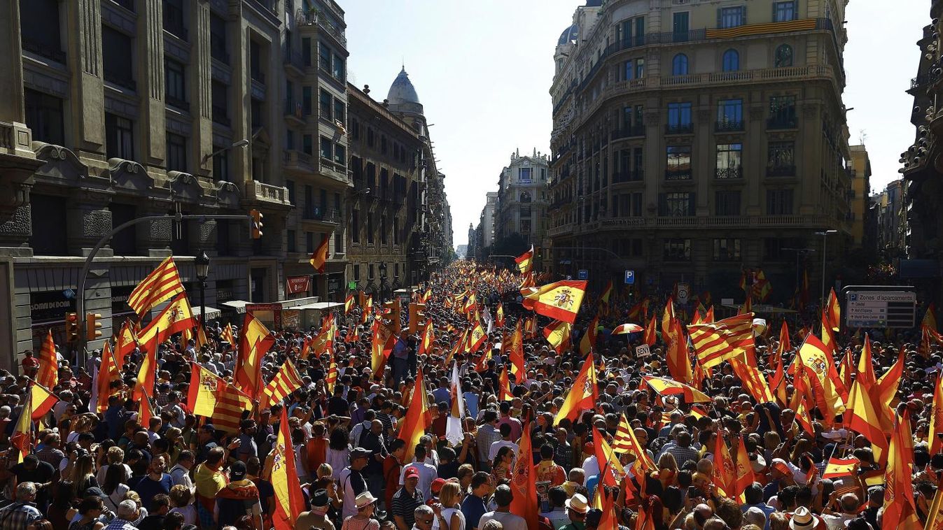 Tömegek tüntetnek a spanyol egységért Barcelonában (videó)
