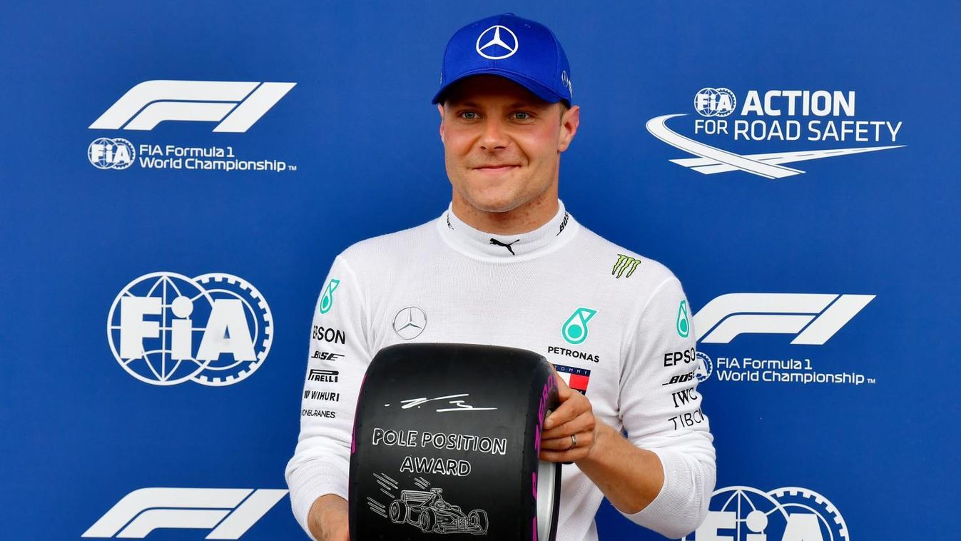 Bottas rajtol az első helyről