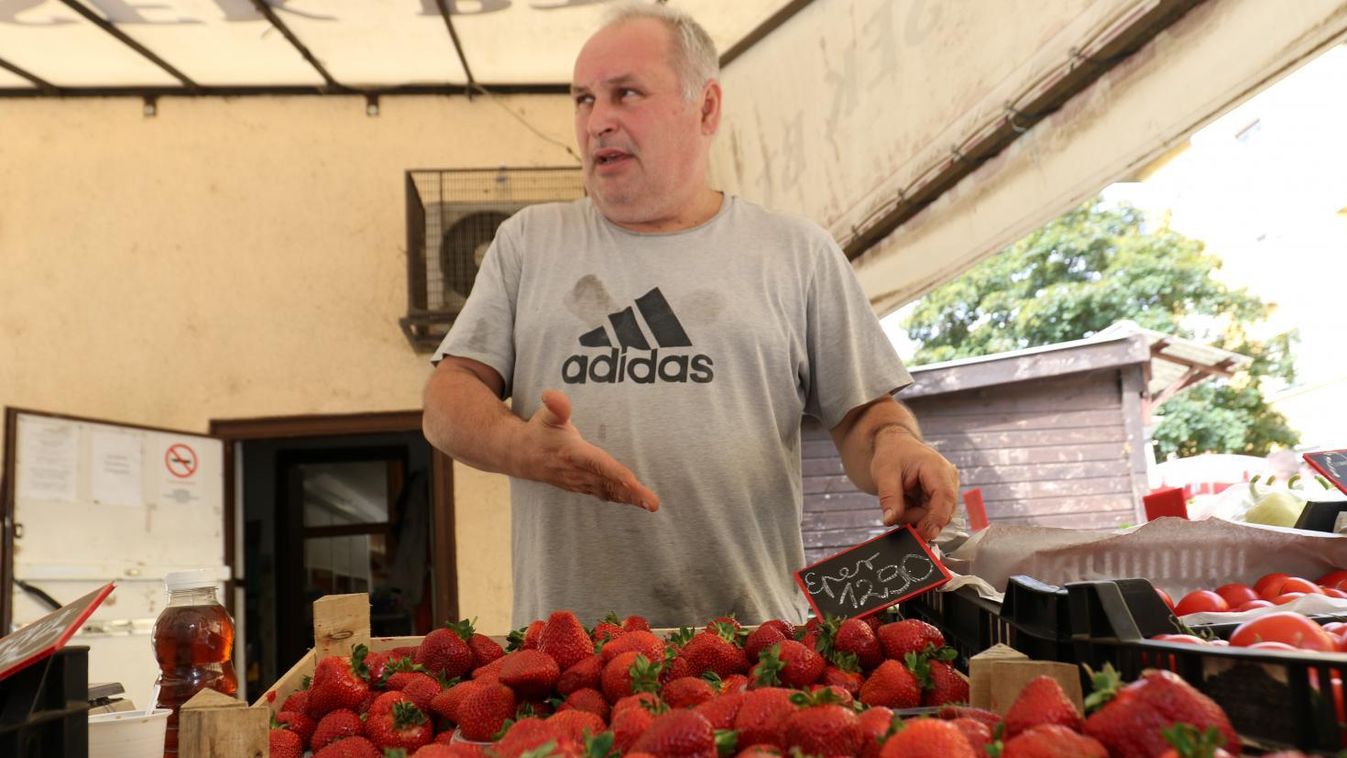 Az ára miatt még dekában kérik a piros gyümölcsöket a piacon