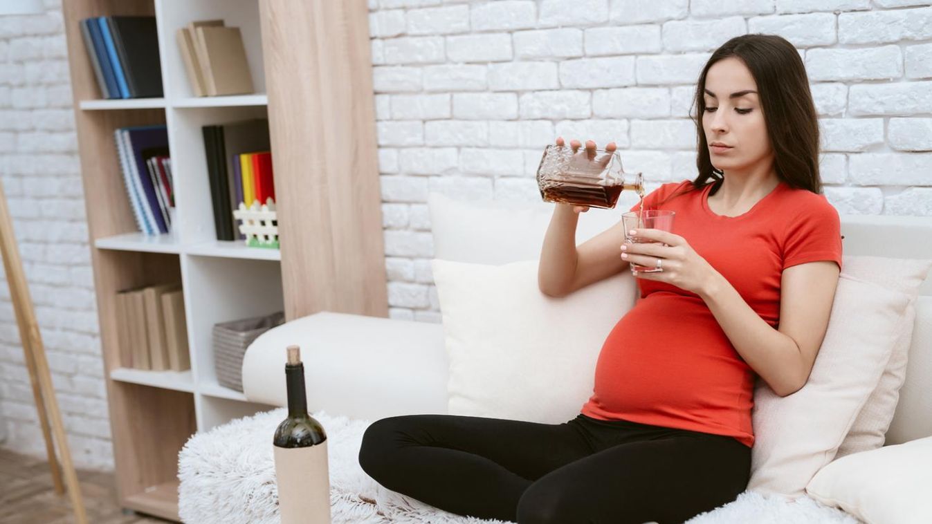 A terhes nőknek szóló feliratok kerülnek az alkoholos üvegekre