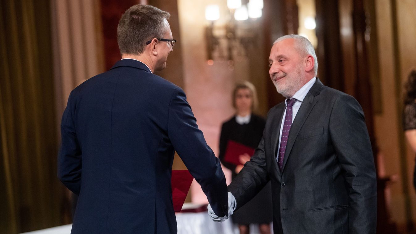 Rangos díjat kapott a tatabányai orvosigazgató és az esztergomi főgyógyszerész