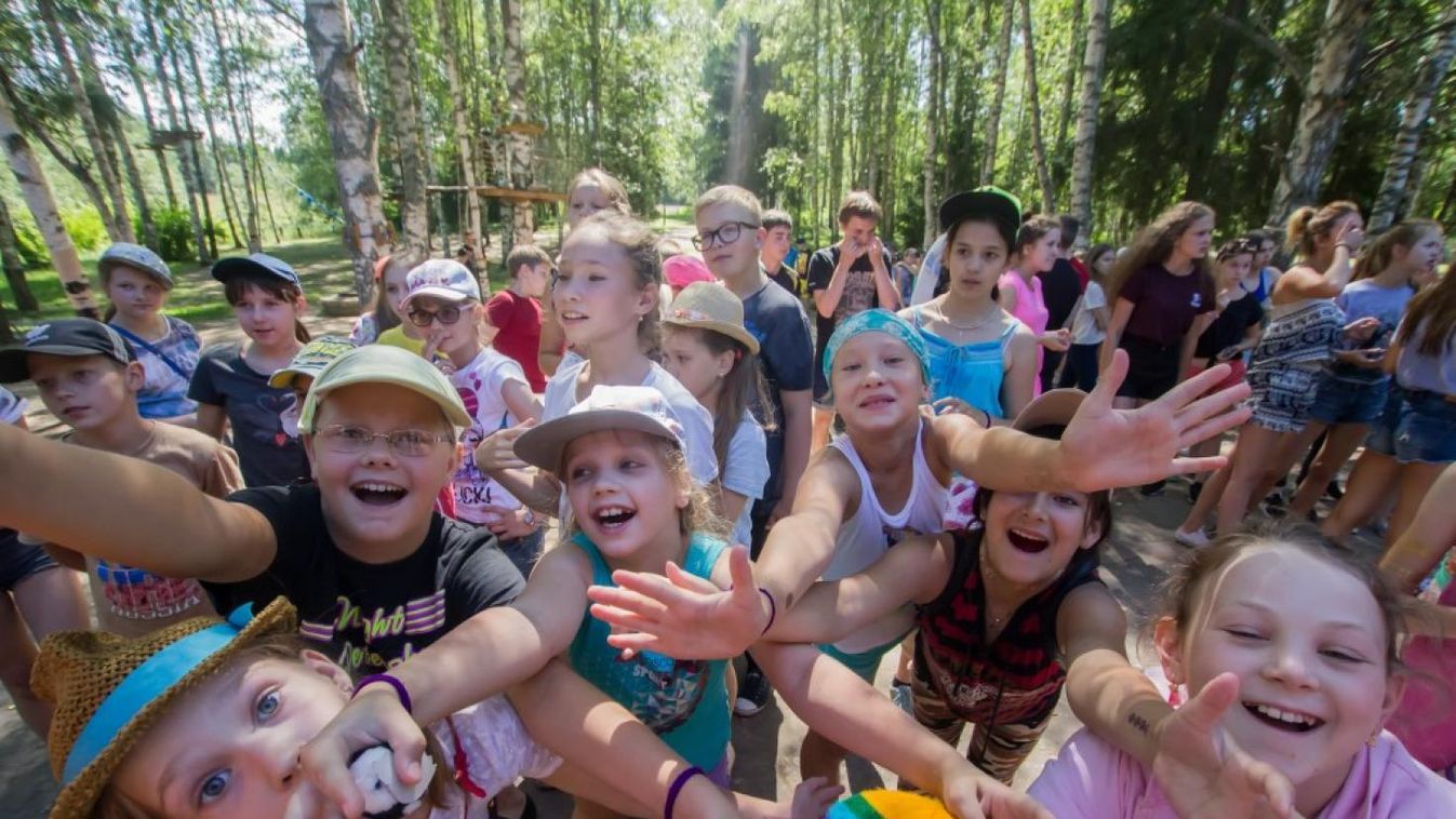 Létszámrekord Bakonyalján: már a terembe se fértek be a diákok