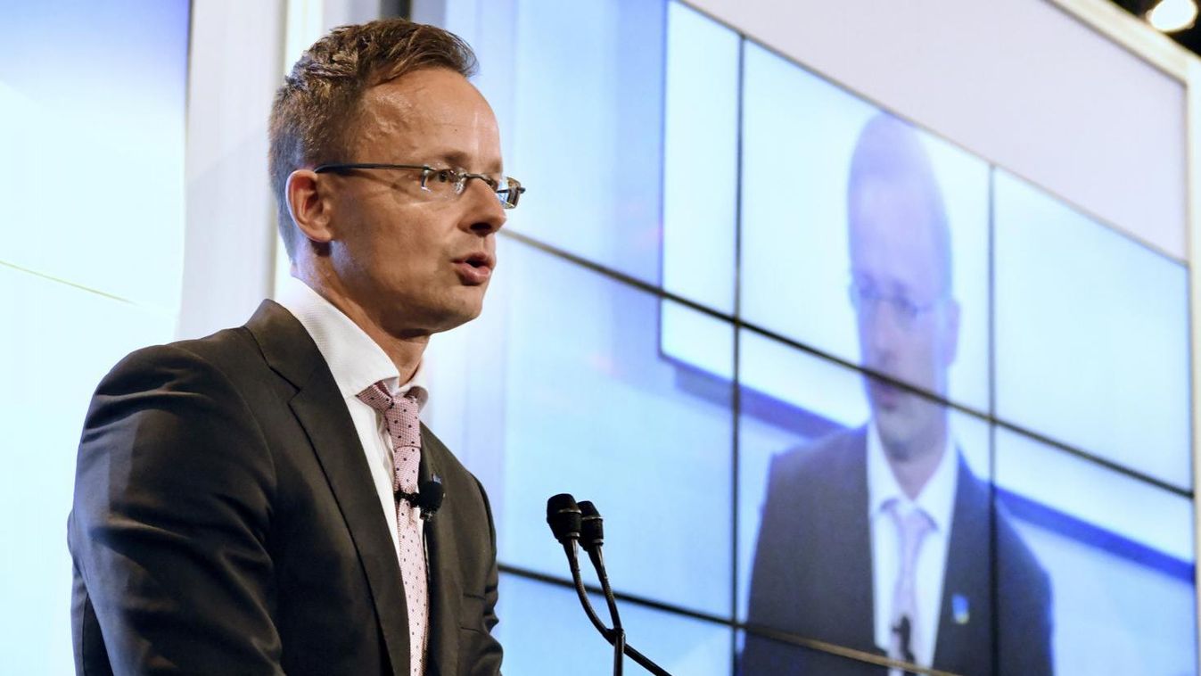 Szijjártó: nem a problémát kell Európába hozni