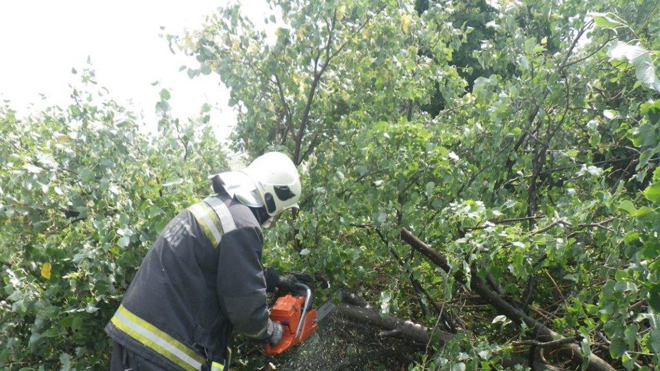 Megdolgoztatta a szerdai vihar a tűzoltókat