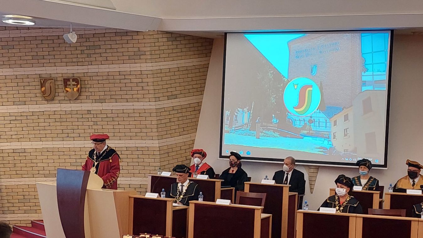 Elkezdődött a tanév a Selye János Egyetemen