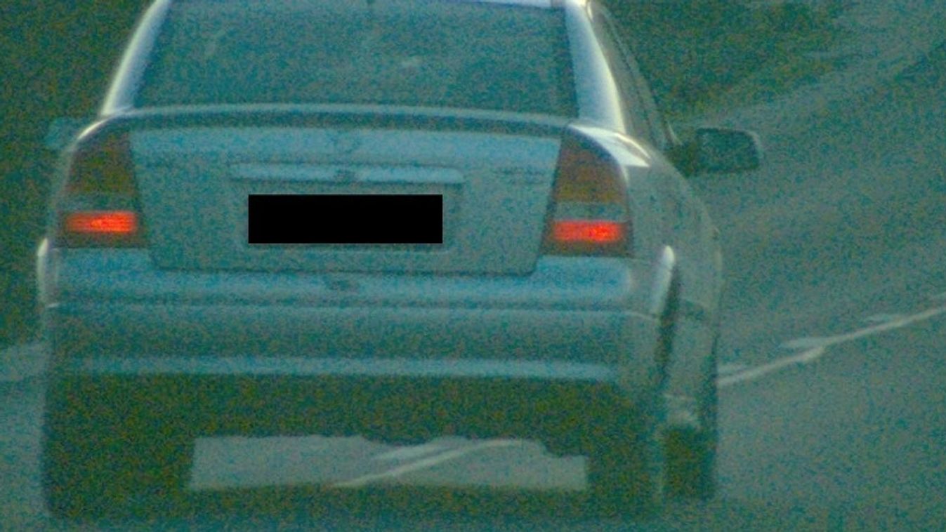 50 helyett 121-el repesztett Bakonybánkon a gyorshajtó autós