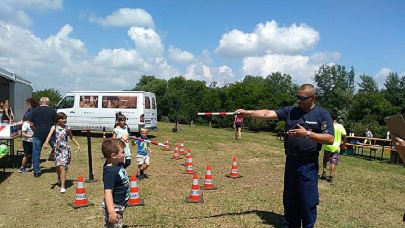 Így tanították a rendőrök balesetmegelőzésre a kicsiket