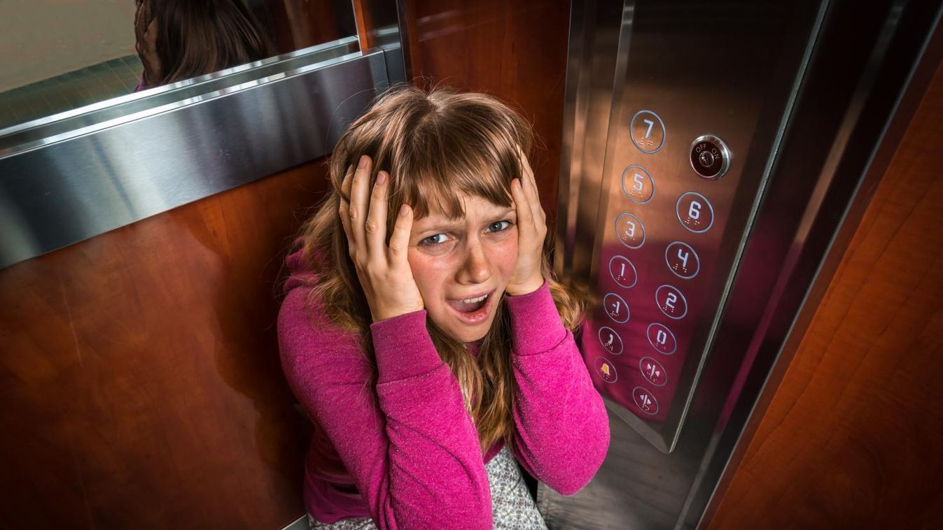 Rémálom: 84 emeletet zuhant egy emberekkel teli lift