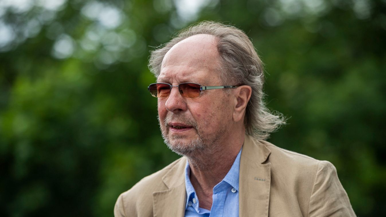Szívszorító látvány: így néz ki most Balázs Fecó sírja