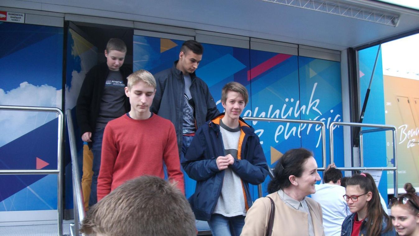 A megyében gurul a Paks II. interaktív tájékoztató kamion