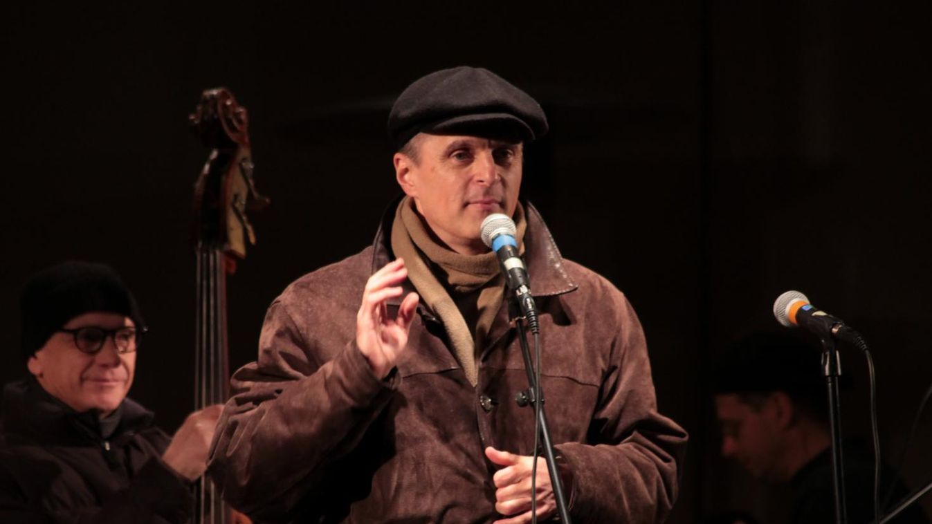 Oroszlányban koncertezett Bényei Tamás, akinek gyerekkori álma vált valóra a Hot Jazz Banddel