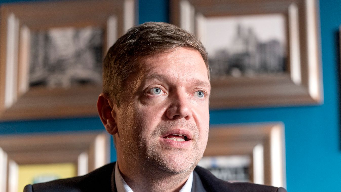 Luxusházat vásárolt az MSZP elnöke