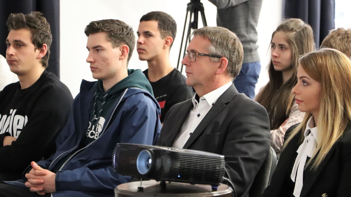 Tanulásmódszeri tanácsokkal látta el a szakember a tatai diákokat a konferencián