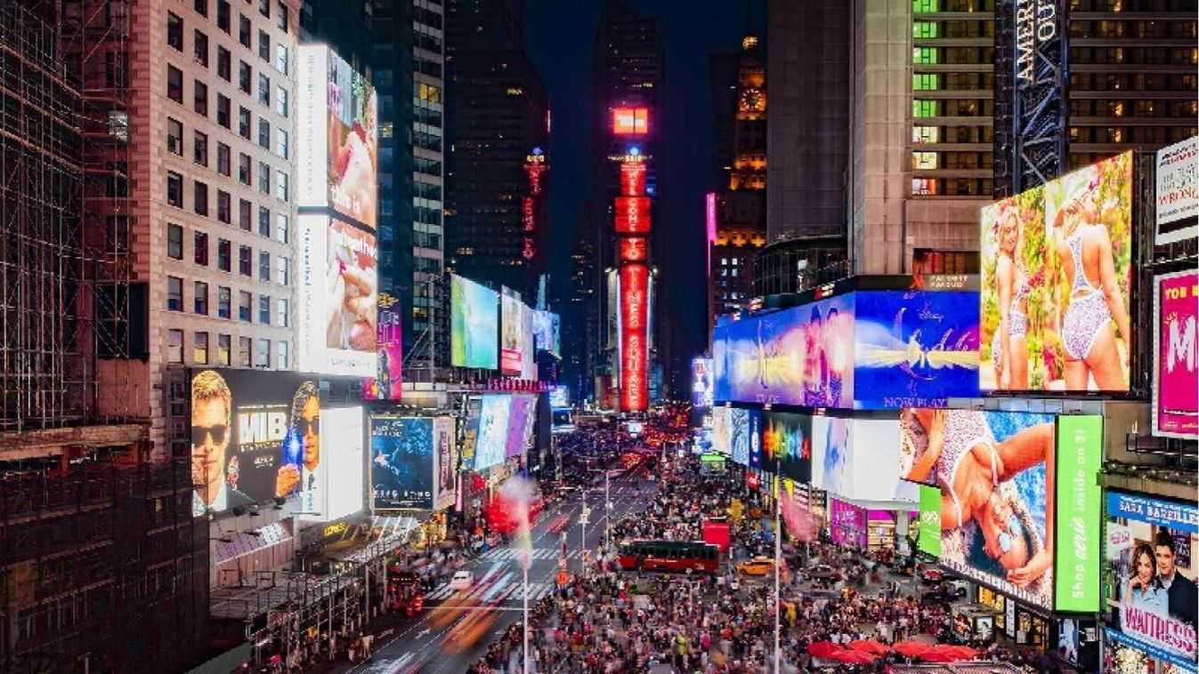 Hatalmas LED kijelzőket raktak a Times Square-re (videó)