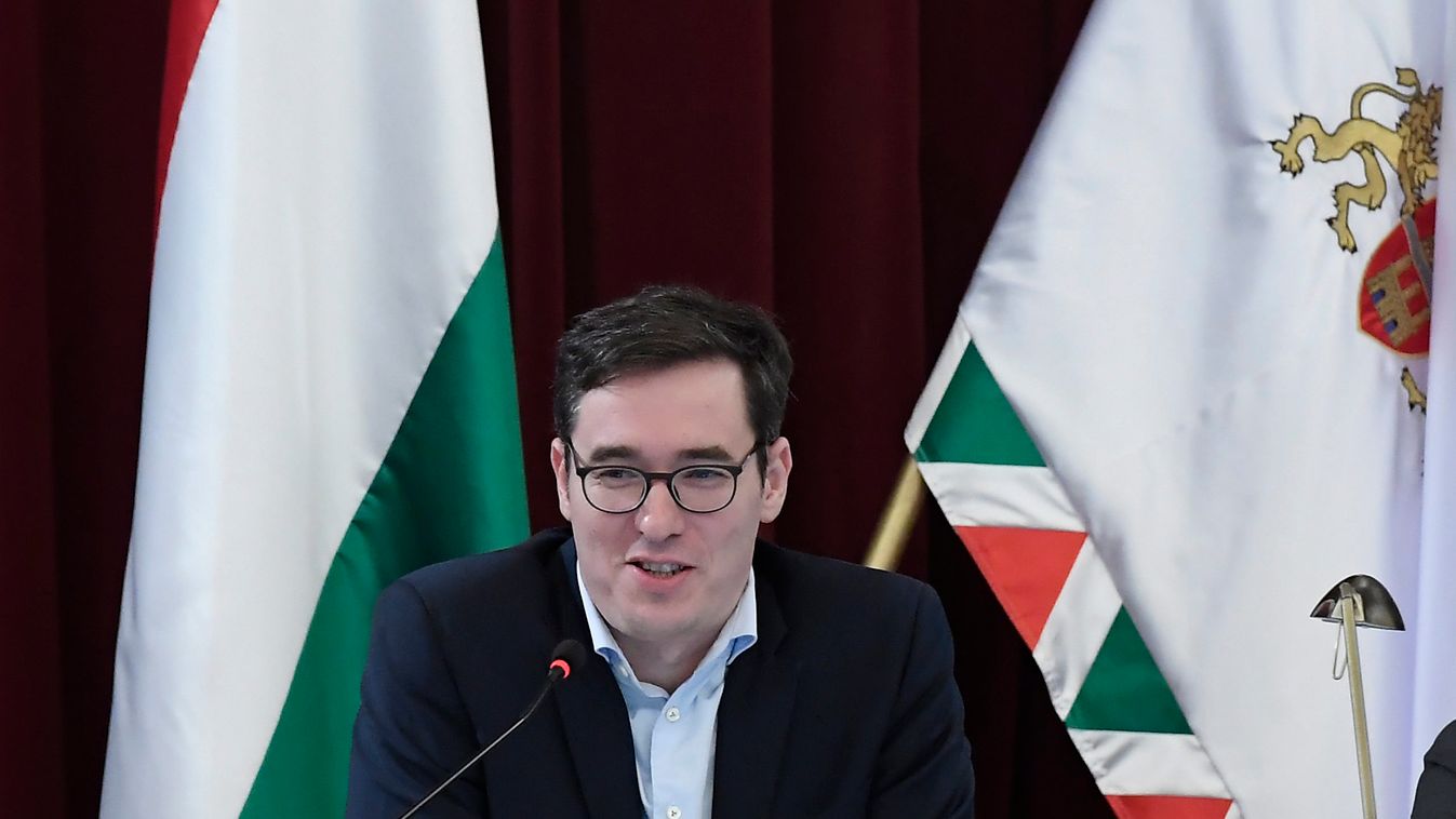 „Szálljanak ki a kocsiból és menjenek gyalog” – üzente Karácsony Gergely