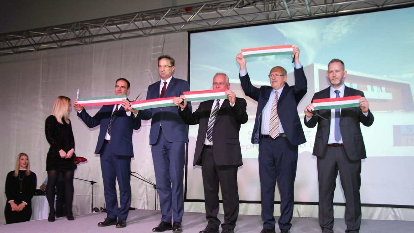 Átadták az SPH új csarnokát Esztergomban