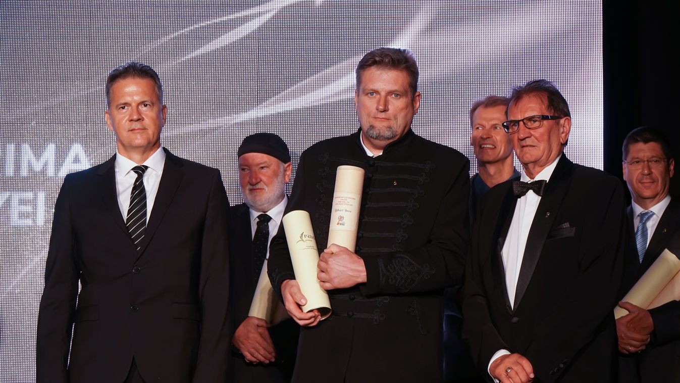Hadisírokat gondoz és jótékonykodik is az elismert bakonyaljai szódás