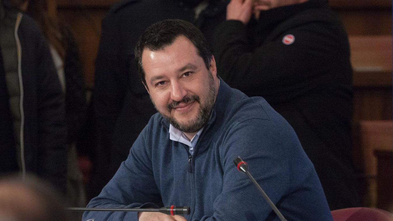 Salvini abszurdnak nevezte a Fidesz elleni néppárti fellépést