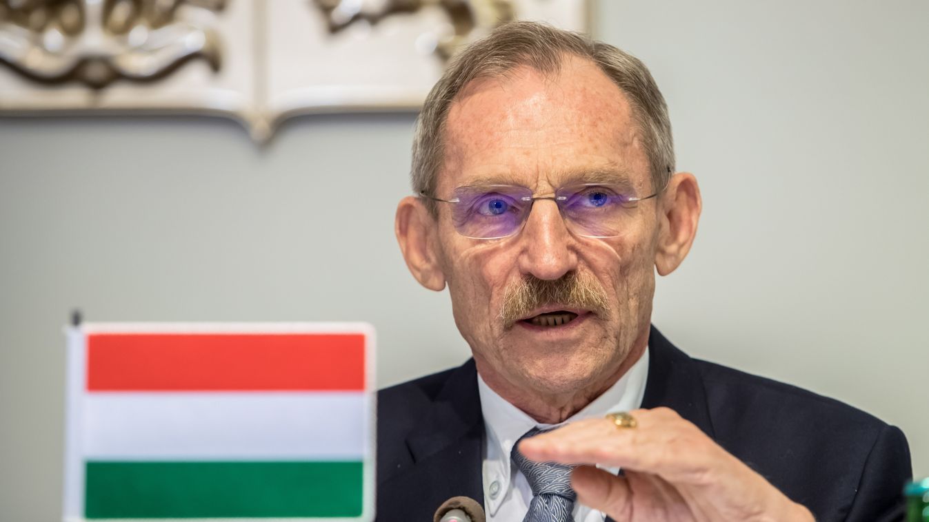 Pintér Sándor: meg kell védeni az EU külső határait