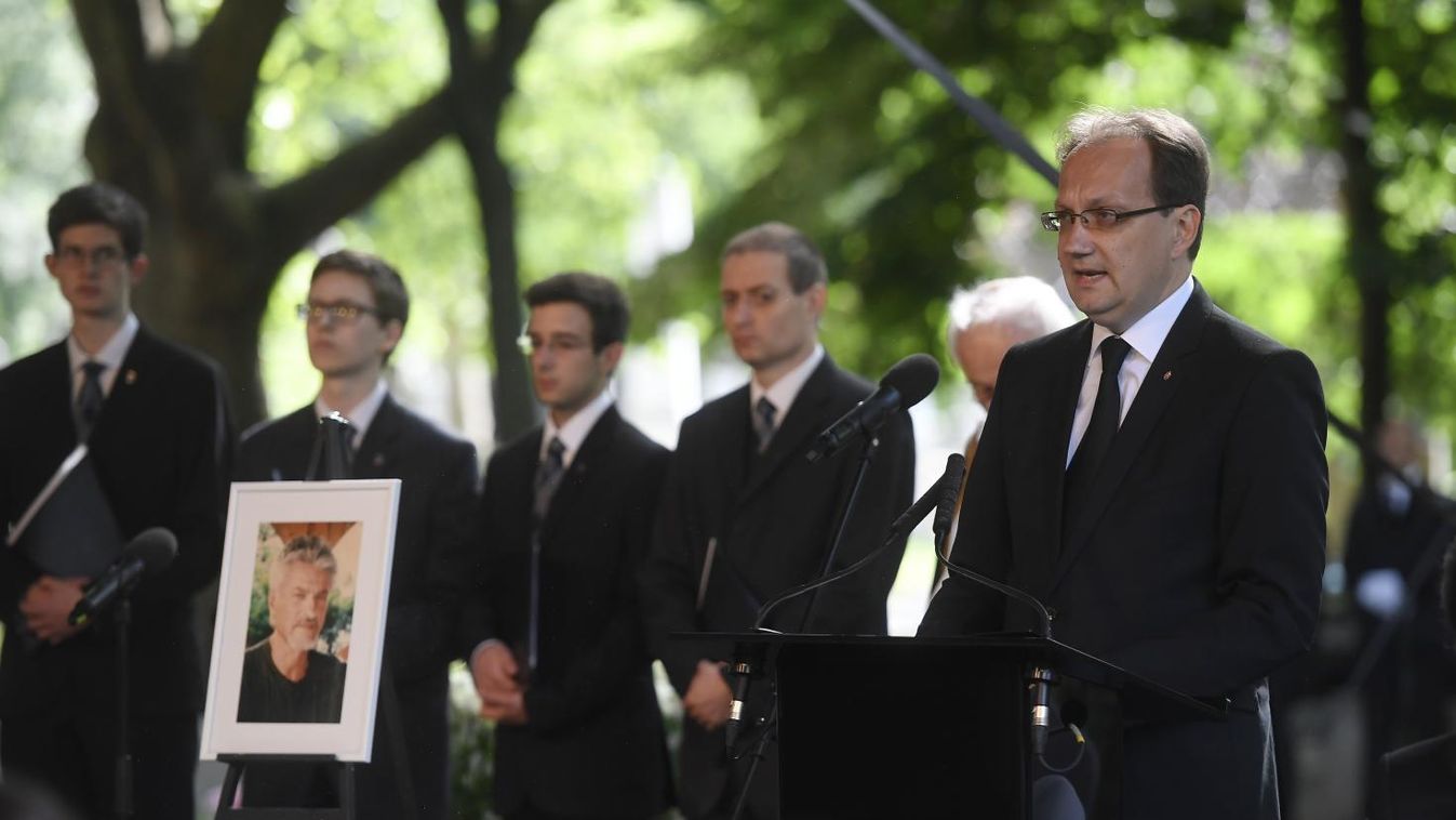 Végső búcsút vettek Szervátiusz Tibortól