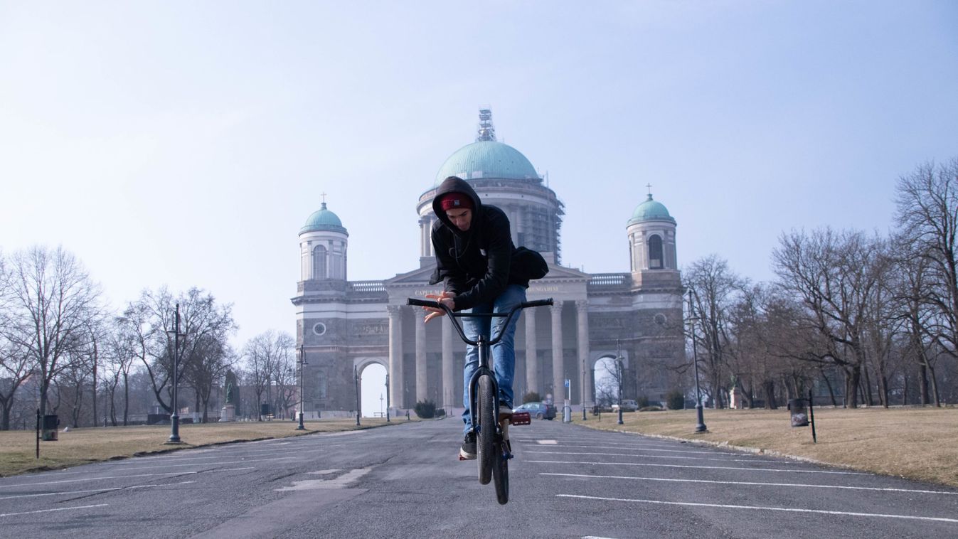 Töri-zúzza magát, daganattal ijesztették meg, de tovább ugrál az esztergomi BMX-es