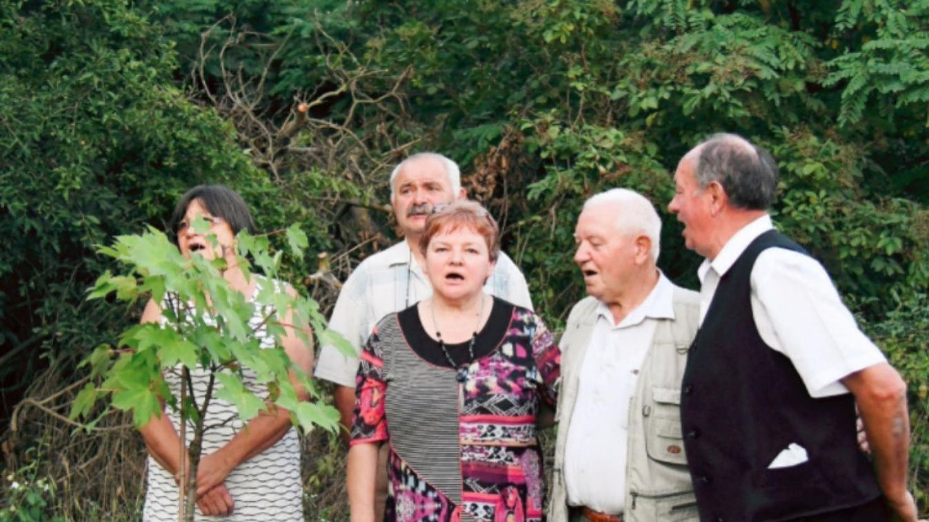 Közösen ültettek emlékfát a találkozón